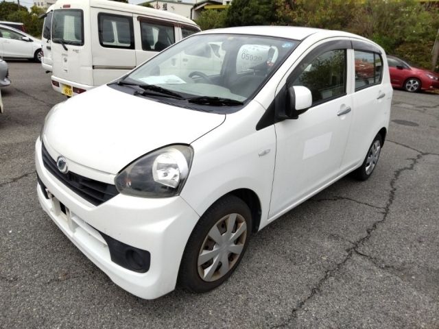 5929 Daihatsu Mira e s LA300S 2016 г. (LUM Kobe Nyusatsu)